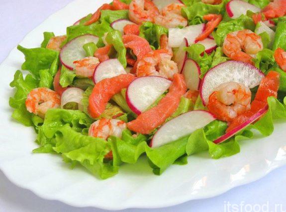 Вкусный и простой салат с редисом и креветками - пошаговый рецепт с фото