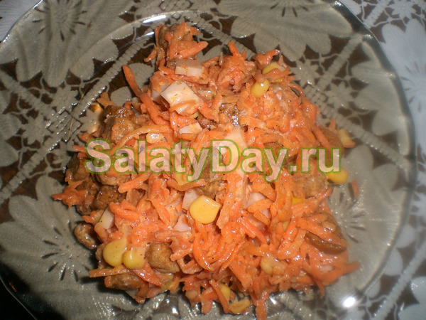 Салат с корейской морковью, грибами и фасолью