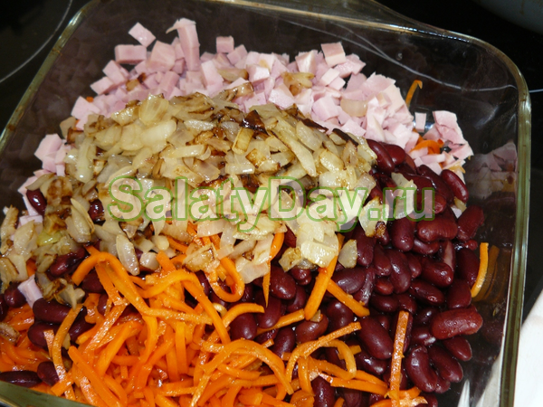 Салат с жареным картофелем, морковь по - корейски и красной фасолью